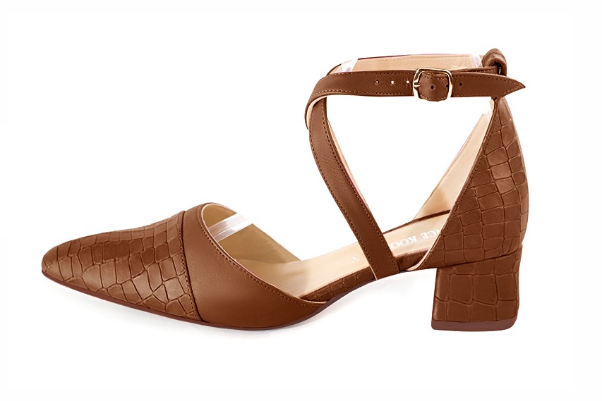 Caramel brown women's open side shoes, with crossed straps. Tapered toe. Low flare heels. Profile view - Florence KOOIJMAN